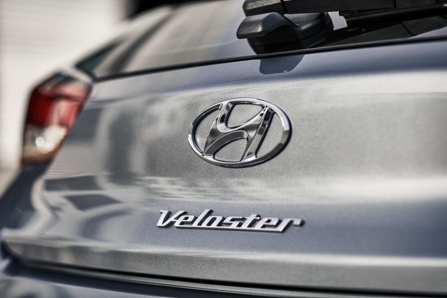 Логотип Hyundai Veloster 2018 года  (NA) (фото 29 из 37)